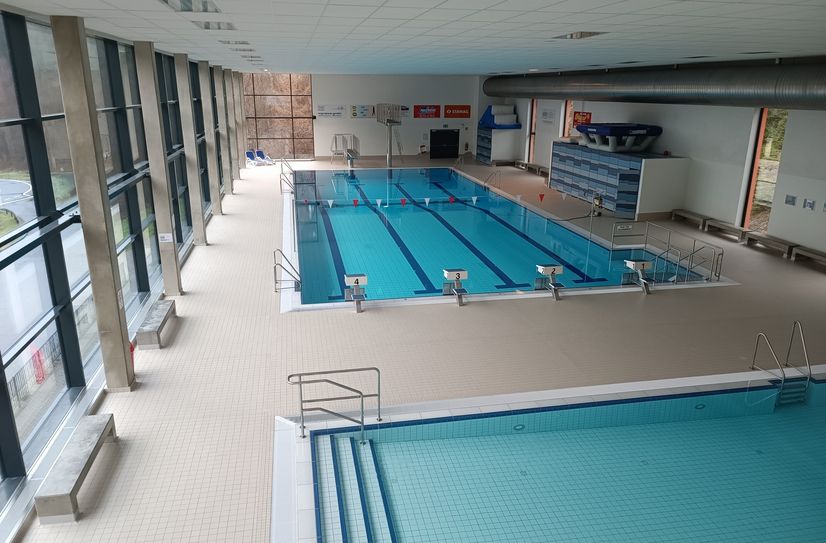 Ein umfangreiches Angebot an Schwimmkursen in der Region bietet das Vennbad in Monschau. Aktuell sind die Wartelisten noch voll. Ab 2024 soll auf ein neues Online-Anmeldeverfahren umgestellt werden.