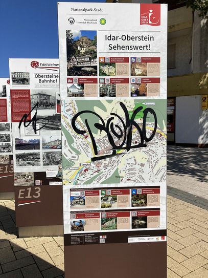 Vandalismusschäden gegenüber dem Bahnhof