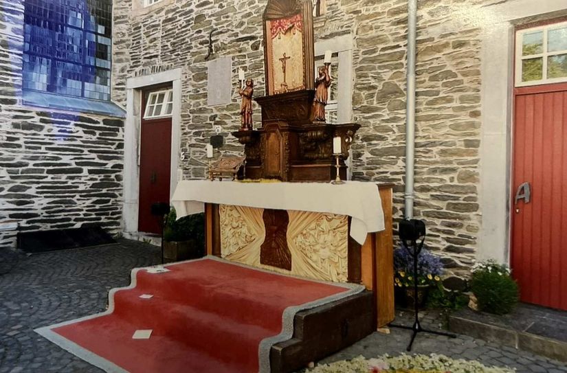 Dieser Barockaltar wurde an der Aukirche aufgestellt, wenn dort der Schlusssegen der Fronleichnamsprozession erteilt wurde. Foto: Brandenburg