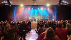 Das Publikum feierte die Künstlerinnen und Künstler des „Irish Spring Festival 2006“ mit stehenden Ovationen.