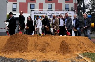 Spatenstich zur Erweiterung der Trierer Jugendherberge