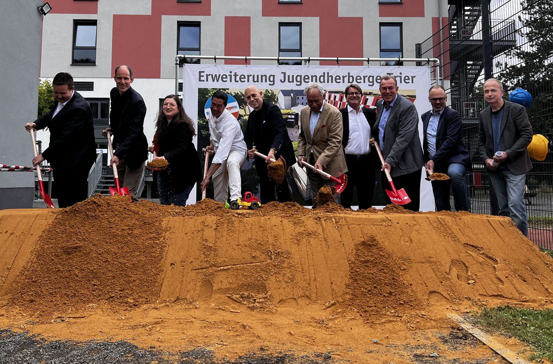 Spatenstich zur Erweiterung der Trierer Jugendherberge