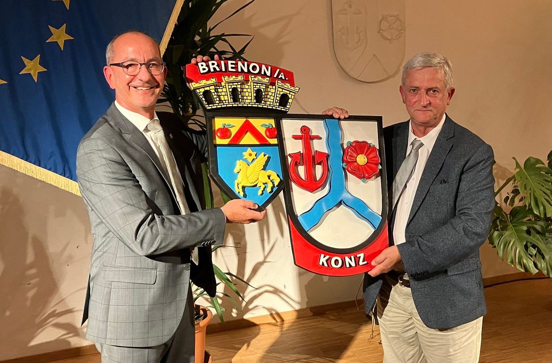 Der Bürgermeister der Stadt Konz, Joachim Weber, und der Bürgermeister von Brienon, Jean-Claude Carra.