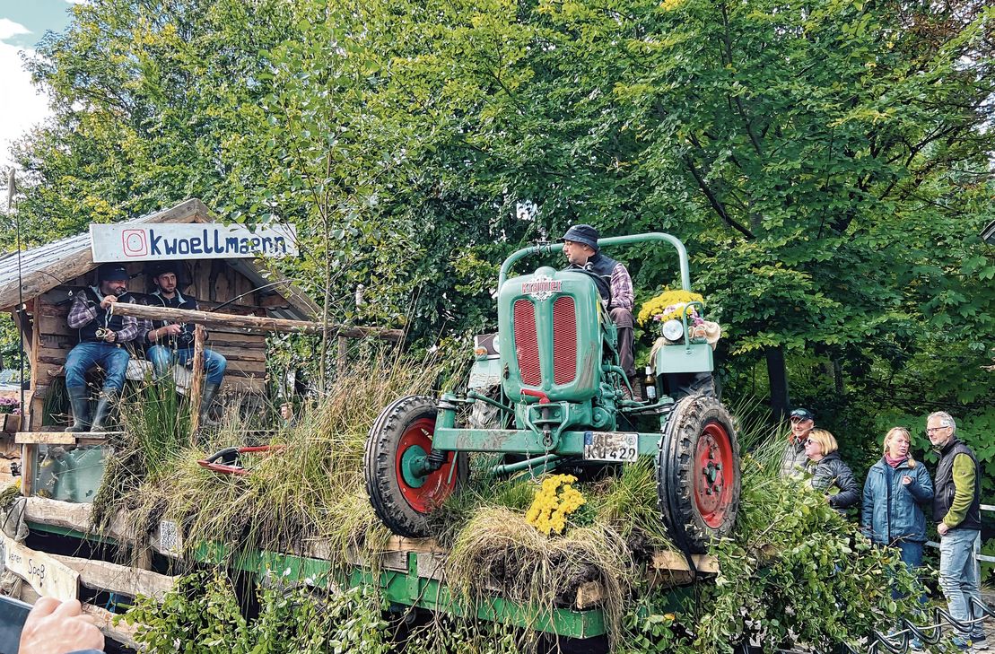 Das ganze Dorf ist auf den Beinen, wenn sich farbenfrohe und kreativ-gestaltete Motivwagen am Sonntag, 5. Oktober, ab 14.30 Uhr durch die Straßen von Mützenich schlängeln - zur Begeisterung zahlreicher Besucher.