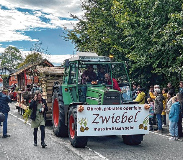 Das ganze Dorf ist auf den Beinen, wenn sich farbenfrohe und kreativ-gestaltete Motivwagen am Sonntag, 5. Oktober, ab 14.30 Uhr durch die Straßen von Mützenich schlängeln - zur Begeisterung zahlreicher Besucher.