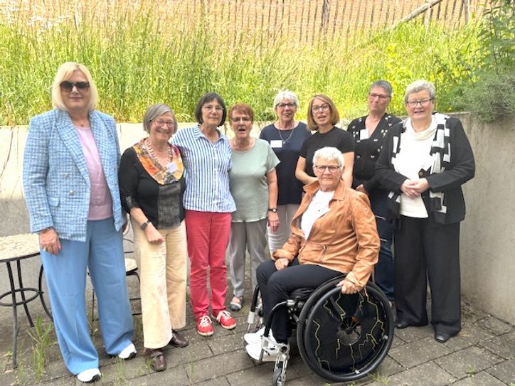 v. l. n. r.: Andrea Wolter, Vorständin SkF Saarland, Dr. Franziska Larrá, Vorsitzende (SkF Trier), Doris Schendzielorz (SkF Koblenz), Doris Godel (SkF Saarland), Martina Morsch (SkF Mayen), Stefanie Coopmeiners, Geschäftsführerin SkF Koblenz (beratend), Regina Bergmann, Vorständin SkF Trier (beratend), Beate Barg, geistliche Begleiterin (beratend) und Erika Wiegand, stellvertretende Vorsitzende (SkF Cochem).