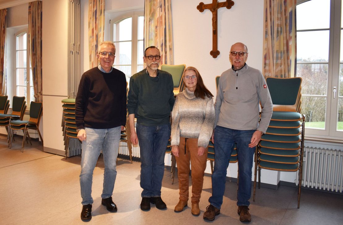 Werner Wagner, Friedbert Christmann, Elke Schneider und Klaus Herber trafen sich im Pfarrsaal, um sich im Vorfeld auszutauschen.