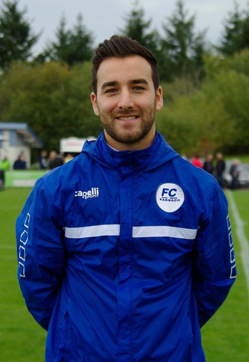 Emre Kaya schoss das goldene Tor für den FC Karbach beim 1:2-Sieg gegen Mechtersheim.  Foto: Arno Boes