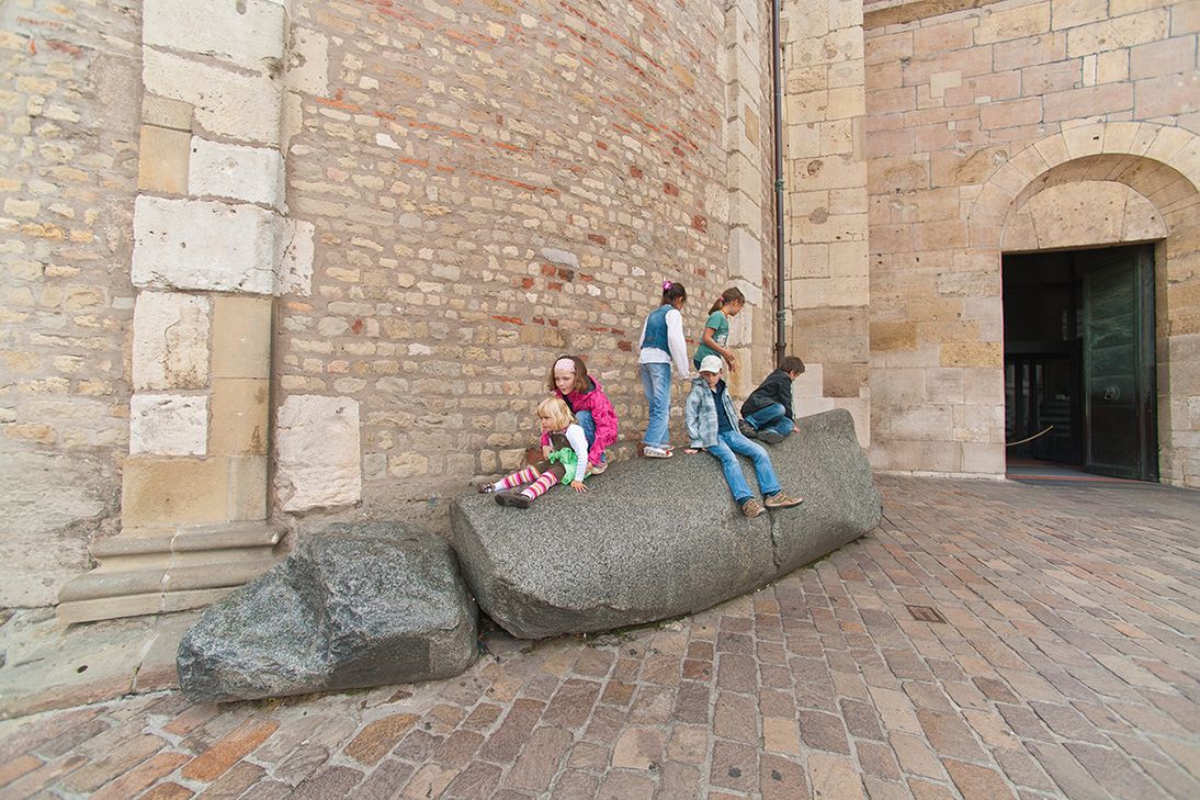 Auch der Domstein wird bei der Führer genauer unter die Lupge genommen. Foto: ttm