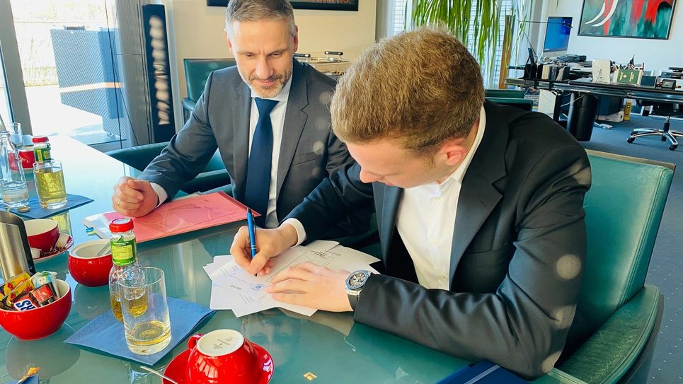 Leonard Weiss hat von der Gemeinde Simmerath ein Grundstück im Rollesbroicher Gewerbegebiet erworben. Foto: Weiss