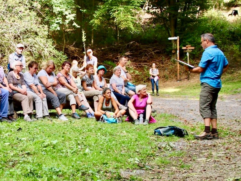 Die literarische Wanderung wird gerne angenommen (wie 2018). Foto: Stadt Mayen