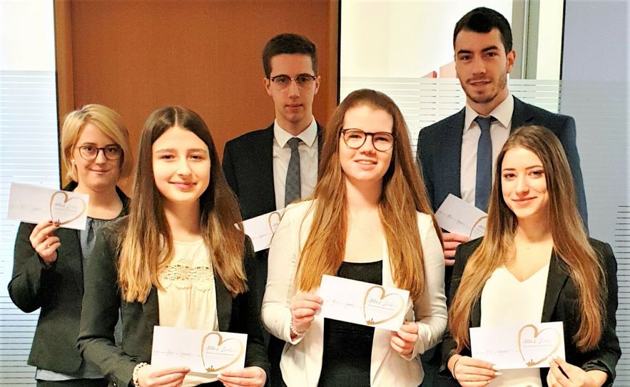 Jugend-Team der VR-Bank (hinten v. l. n. r.): Theresa Schabbach, Leon Kinnen, Lukas Peters; (vorne v. l. n. r.) Mira Kotte, Jennifer Kaiser, Annalena Grett. Foto: VR-Bank