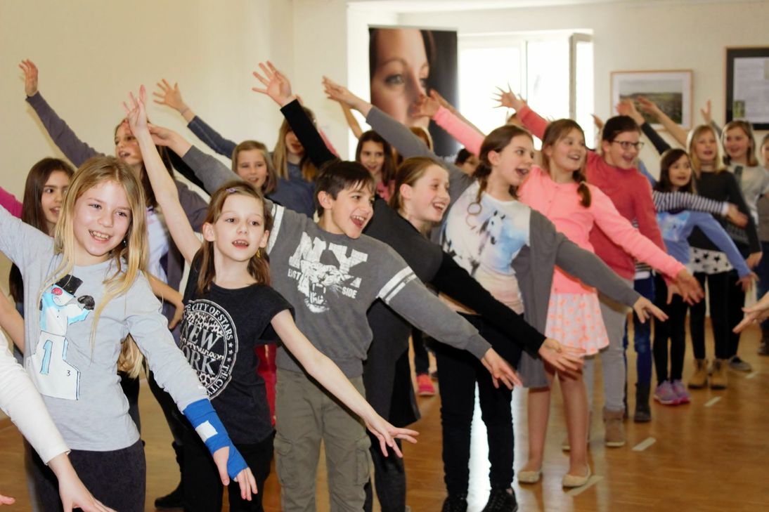 Beim Einüben der Choreographie ist die Stimmung gut.