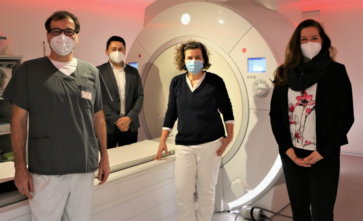 Von links: Harald Levy, Ärztlicher Direktor Klinikum Mittelmosel (KMM); Vladimir Lejrich, Kaufmännischer Direktor Klinikum Mittelmosel; Dr. med. Christina Herhaus, Leitende Ärztin der Radiologie, MVZ Mittelmosel, und Sabine Raimund, Geschäftsführerin Katharina Kasper ViaSalus GmbH.