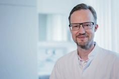 Prof. Dr. med. Frank Hartmann führt im MVZ Simmern zwei Mal im Monat eine Wirbelsäulen-Sprechstunde durch.