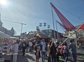 Das Frühlingserwachen lockte viele Besucher/innen in die Stadt.