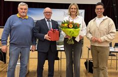 Verabschiedung im Bopparder Stadtrat: Die SPD-Fraktionsvorsitzende Sandra Porz zieht sich aus ihren politischen Ämtern zurück. Bürgermeister Jörg Haseneier (2. von links) bedankte sich für das langjährige Engagement. Jürgen Poersch (links) übernimmt den SPD-Fraktionsvorsitz im Stadtrat. Umut Kurt bleibt stellvertretender Fraktionsvorsitzender.