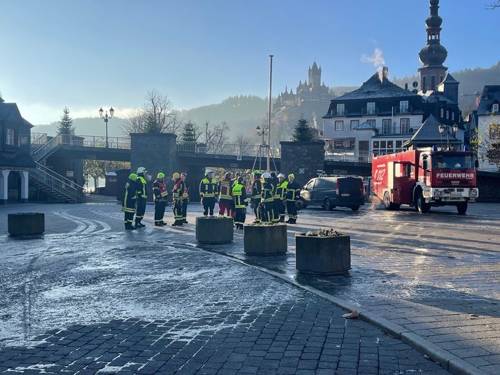 Eine große Eisfläche entstand nach einem Wasserrohrbruch auf dem Endertplatz