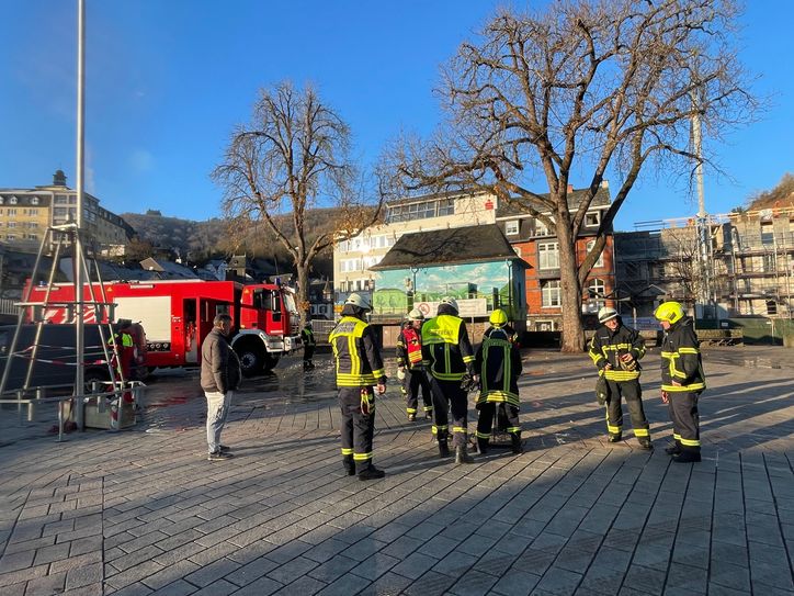 Eine große Eisfläche entstand nach einem Wasserrohrbruch auf dem Endertplatz