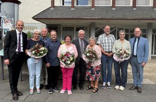 Von links: Landrat Volker Boch, Frau Gaß, Herr Gaß, Herr Härter, Frau Aßmann, Herr Kochhan, Frau Kochhan, Herr Boos, Frau Boos, Bürgermeister der Verbandsgemeinde Kastellaun Christian Keimer.