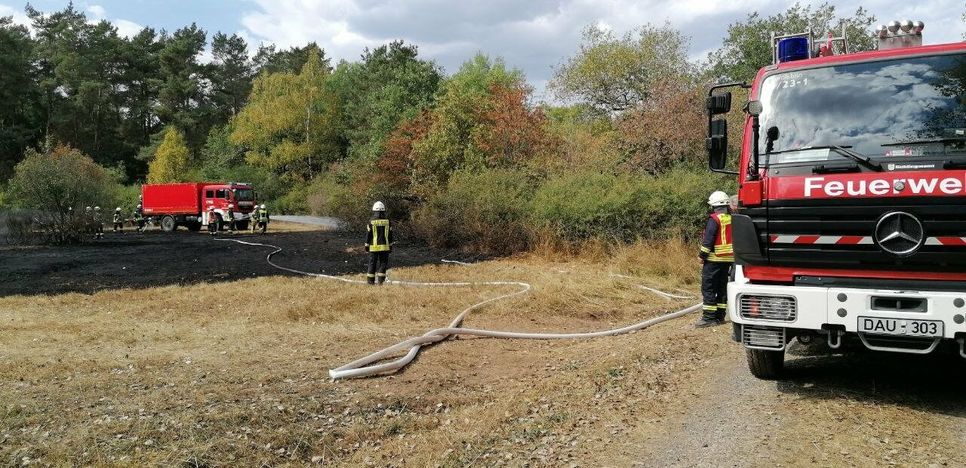 Flächenbrand auf Truppenübungsplatz.