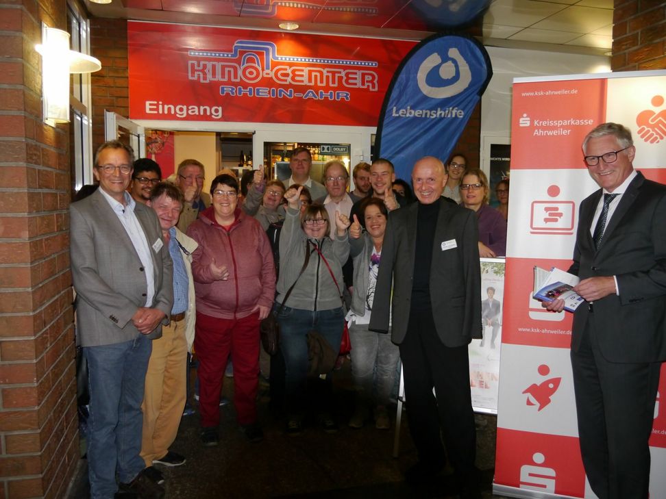 Viele begeisterte Besucher bei der Kinovorstellung „Birnenkuchen mit Lavendel“. Zu der die Lebenshilfe Kreisvereinigung Ahrweiler dank der großzügigen Spende der Kreissparkasse Ahrweiler wieder einladen konnte.  Foto: KSK