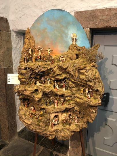 Die Landschaftskrippe von Ferdi Saßmann und die Passionskrippe sind nur zwei Highlights der Krippenausstellung im Monschauer Aukloster. Fotos: Fö