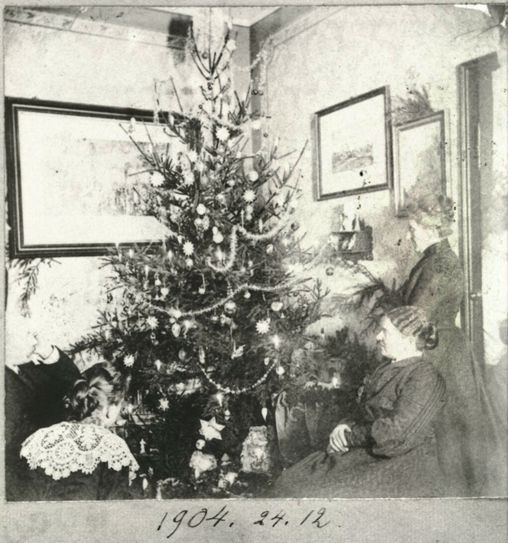 Das Stadtarchiv BadKreuznach sucht aktuelle Fotos von Weihnachtsbäumen.