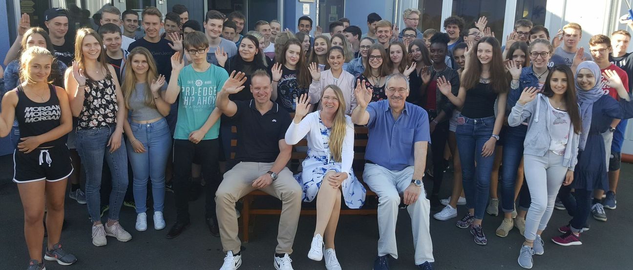 Sie sind die letzten: Die Realschule Blankenheim verabschiedet sich für immer.  mn-Foto