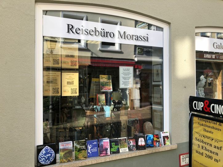 Trotz geschlossener Türen: Die Reisebüros, wie das von Marion Morassi in Ahrweiler, sind weiterhin für ihre Kunden telefonisch und per E-Mail zu erreichen. Foto: Mager