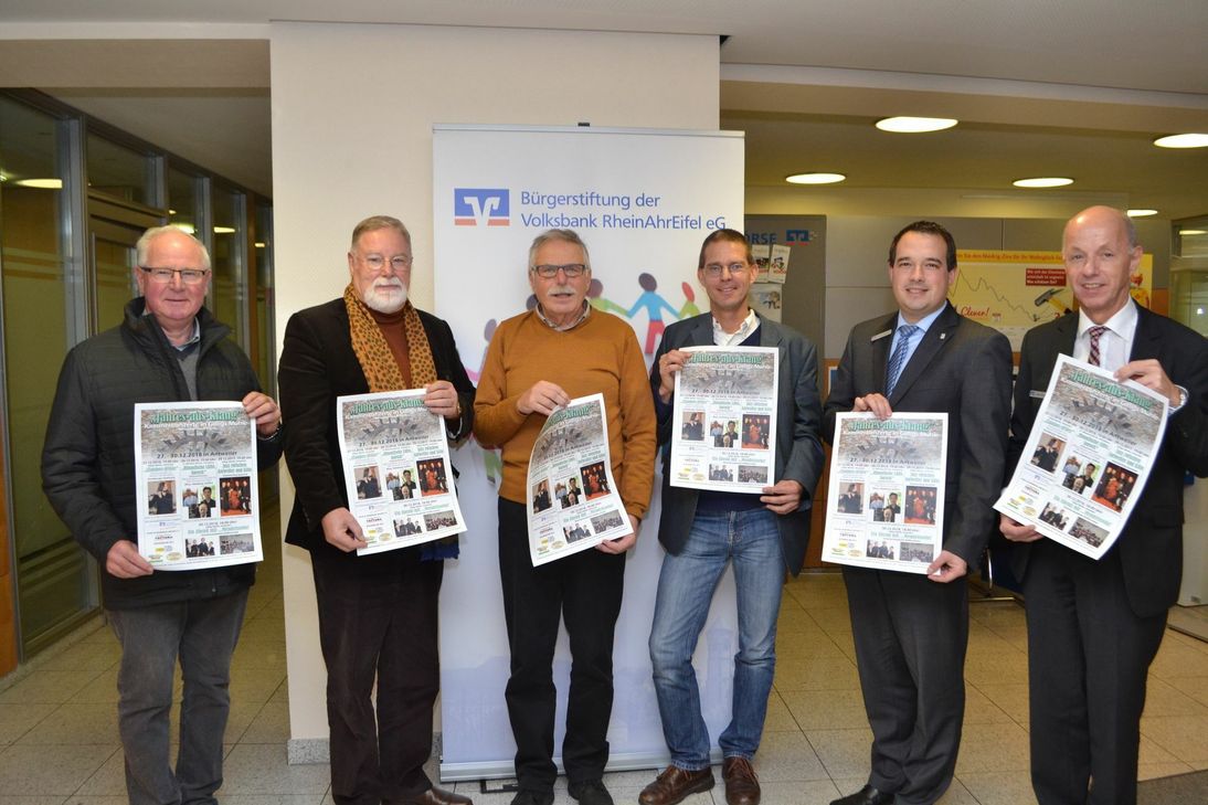 Ewald Gillig (v.l.), Dr. Ralf Häring, Heinz Werthessen, Robert Nikolayczik, Thomas Klassmann und Alex Frings stellten das Programm des »Jahres-aus-Klang« in Antweiler vor. Foto: Mager
