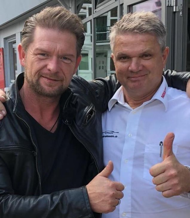 Eddie Rausch (re.) unterstützte Det Müller (li.) bei der Suche nach einem neuen Gebrauchten. Foto: privat