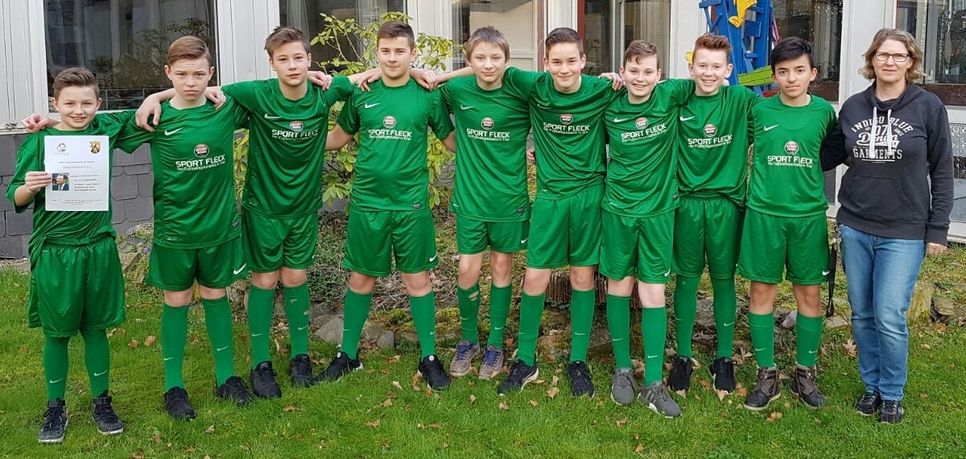 Die Schulmannschaft mit Trainerin Nicole Rischar.