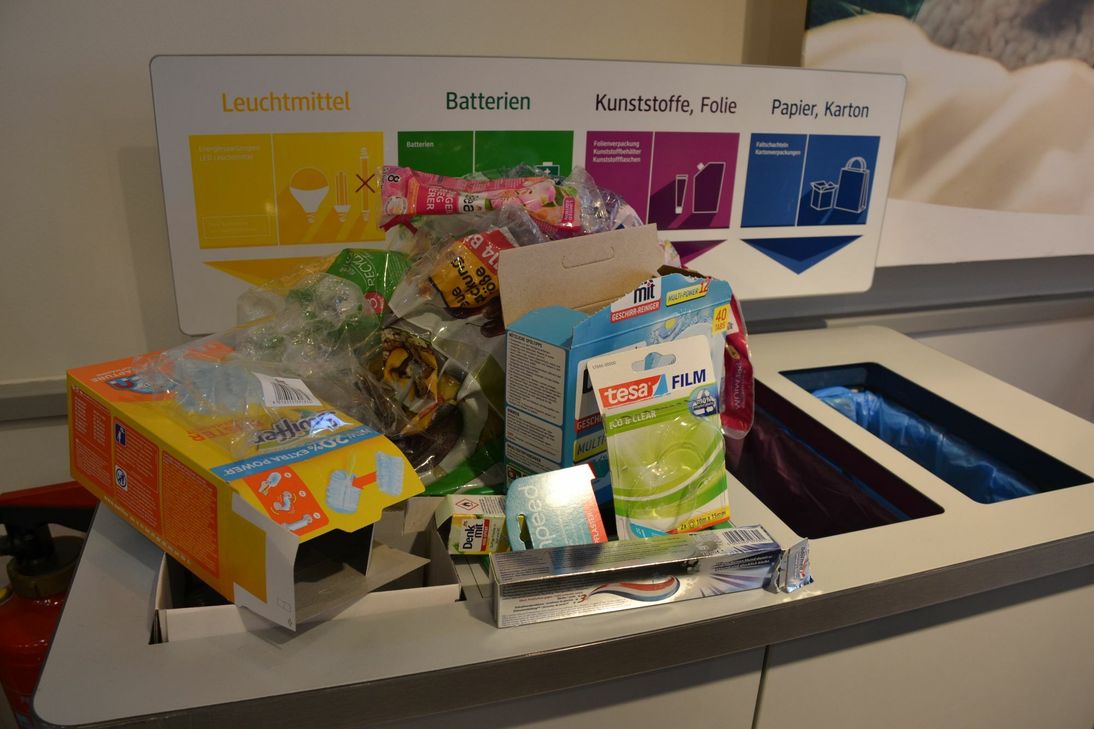 So viel bleibt von unserem Einkauf an Verpackungsmüll im Laden. Klar, dass er noch sortiert wird. Foto: Kreller