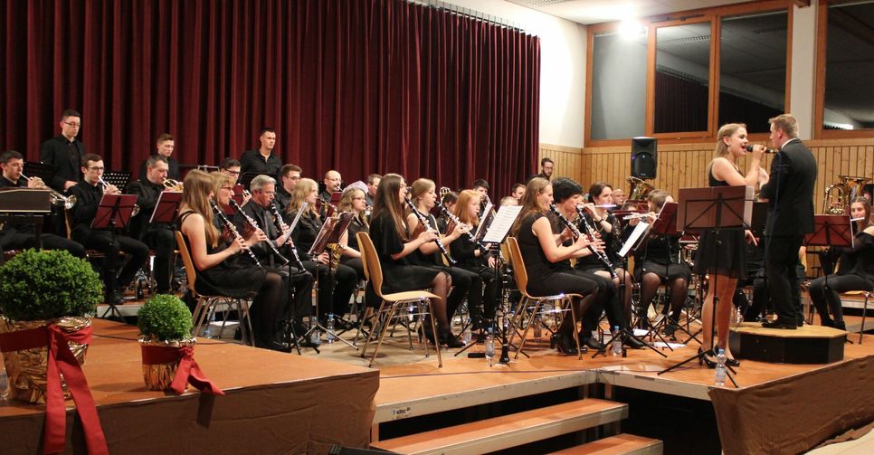 Der Musikverein Altrich mit Gast-Solistin Emily Valerius