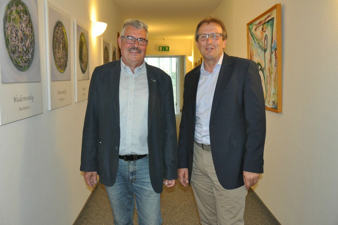Von links: Hans-Peter Ammel (SPD) und Joachim Plitzko (CDU) stehen in der Stichwahl um das Amt des Mendiger Stadtbürgermeisters.
