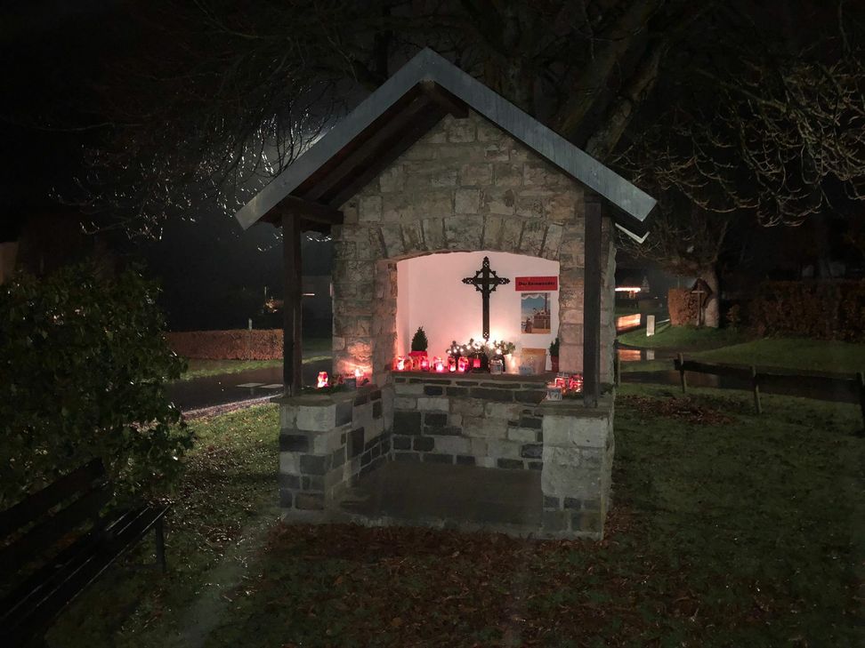 Im adventlichen Glanz erstrahlen die vier Kapellchen in Eicherscheid. Foto: T. Förster