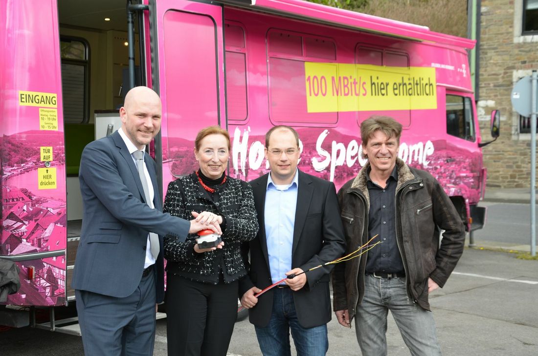 Gemeinde Roetgen und Telekom haben schnelles Internet für Mulartshütte möglich gemacht. Nächstes Projekt ist die flächendeckende Versorgung aller Haushalte.