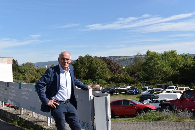 Bertrand Adams (Ortsvorsteher Ehrang/Quint) auf dem Gelände