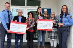 Von links: Bernd Hoffmann mit Herbert und Ingrid Wirzius von der Soonwaldstiftung, zwei Mitarbeiterinnen der Hospizgemeinschaft und Kalinka Schneider.