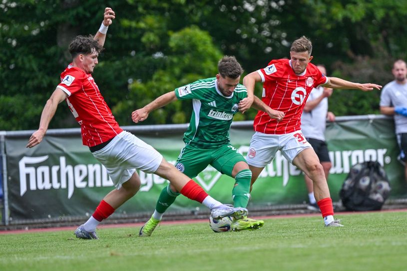 Der MSV Duisburg und die Offenbacher Kickers lieferten sich ein intensives Spiel.
