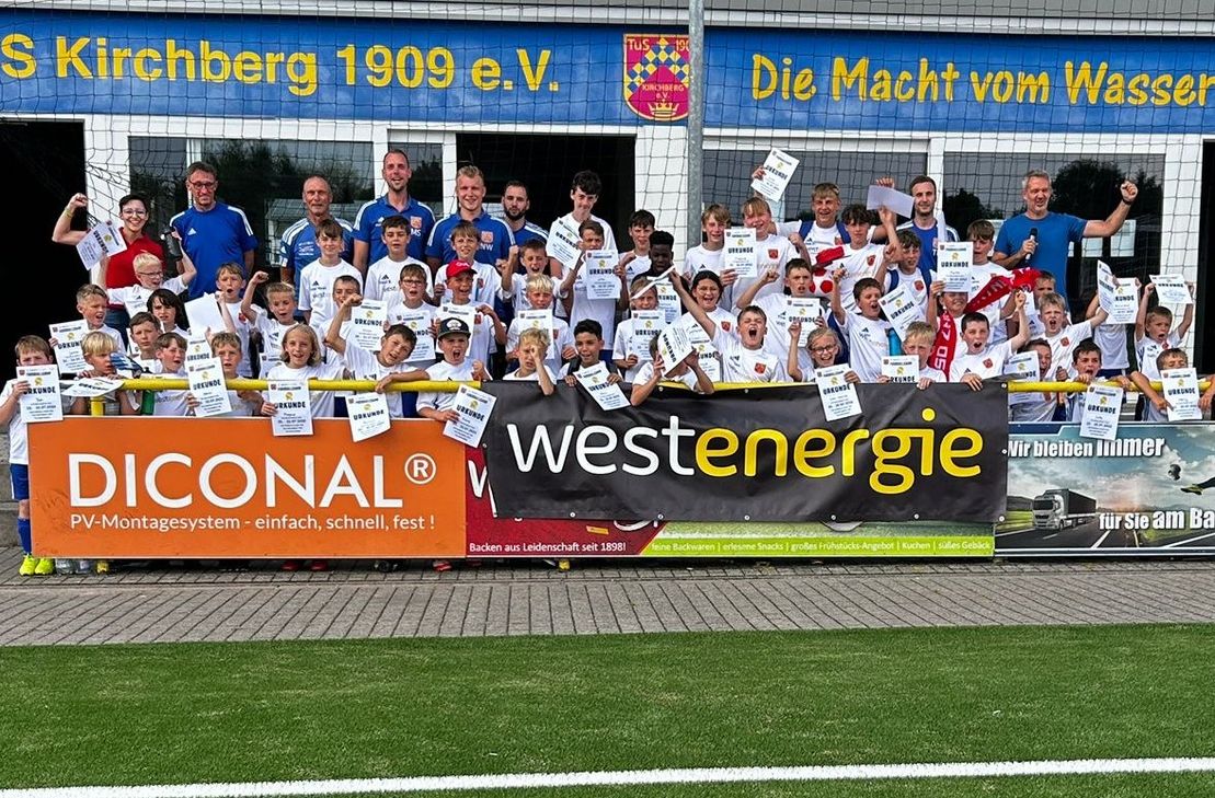 Drei Tage voller Spiel, Spaß und Action. Bei sommerlichen Temperaturen haben sich die jungen Nachwuchskickerinnen und Nachwuchskicker super geschlagen.