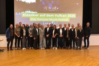 Ohne Sponsoren wären die Ticketpreise nicht bezahlbar: GesundLand GmbH, Stadt und VG Daun stellten zusammen mit den anwesenden Sponsoren das Programm für das kommende Jahr vor.