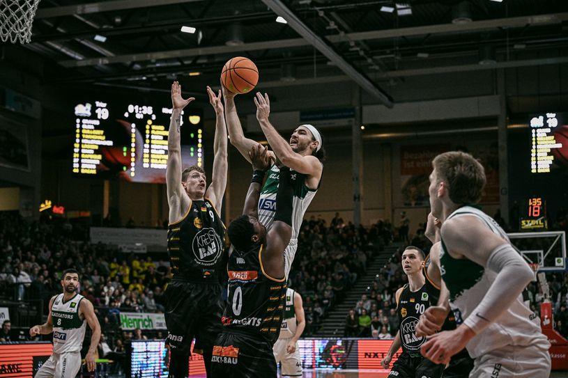 Der 1,93 Meter große US-Amerikaner mit der Nummer 4 Clay Guillozet spielt auf den Positionen Small Forward und Shooting Guard bei den Gladiators Trier.