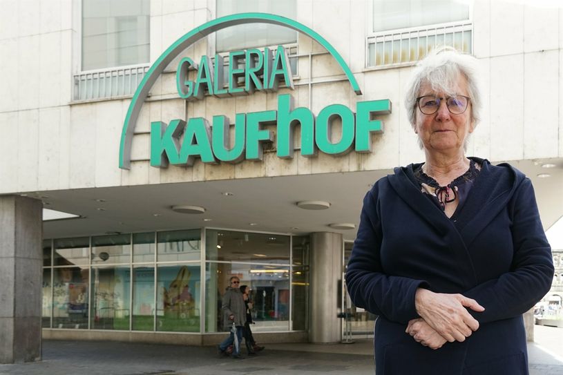 Betriebsrätin Marlies Breser schaut mit gemischten Gefühlen in die Zukunft von Galeria-Kaufhof in Trier.