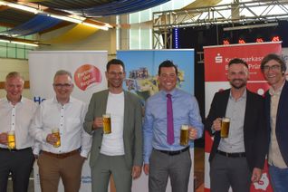 V.l.: Frank Propson, Michael Simonis, Manfred Heinisch,Dr. Johannes Reuschen, Patrizio Nuvoli und Messeleiter Sebastian Wiesen freuen sich über eine erfolgreiche GLS 2025.