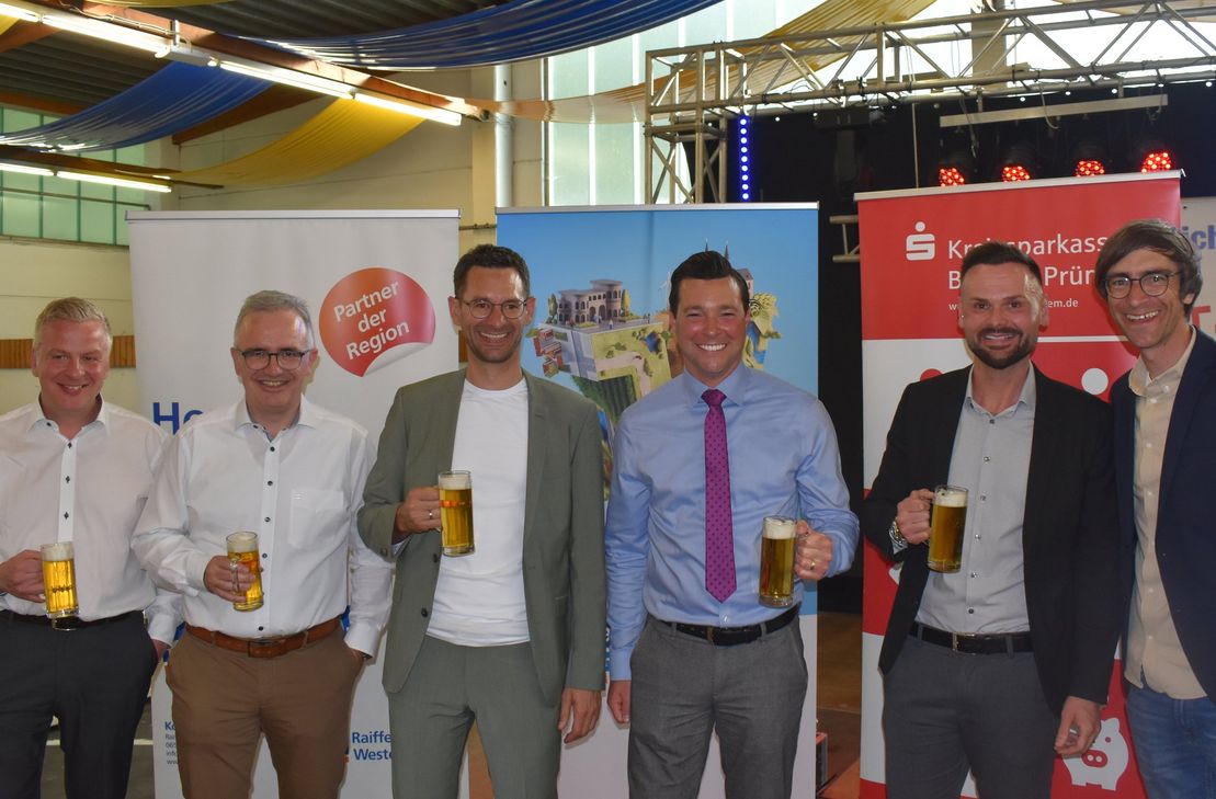 V.l.: Frank Propson, Michael Simonis, Manfred Heinisch,Dr. Johannes Reuschen, Patrizio Nuvoli und Messeleiter Sebastian Wiesen freuen sich über eine erfolgreiche GLS 2025.