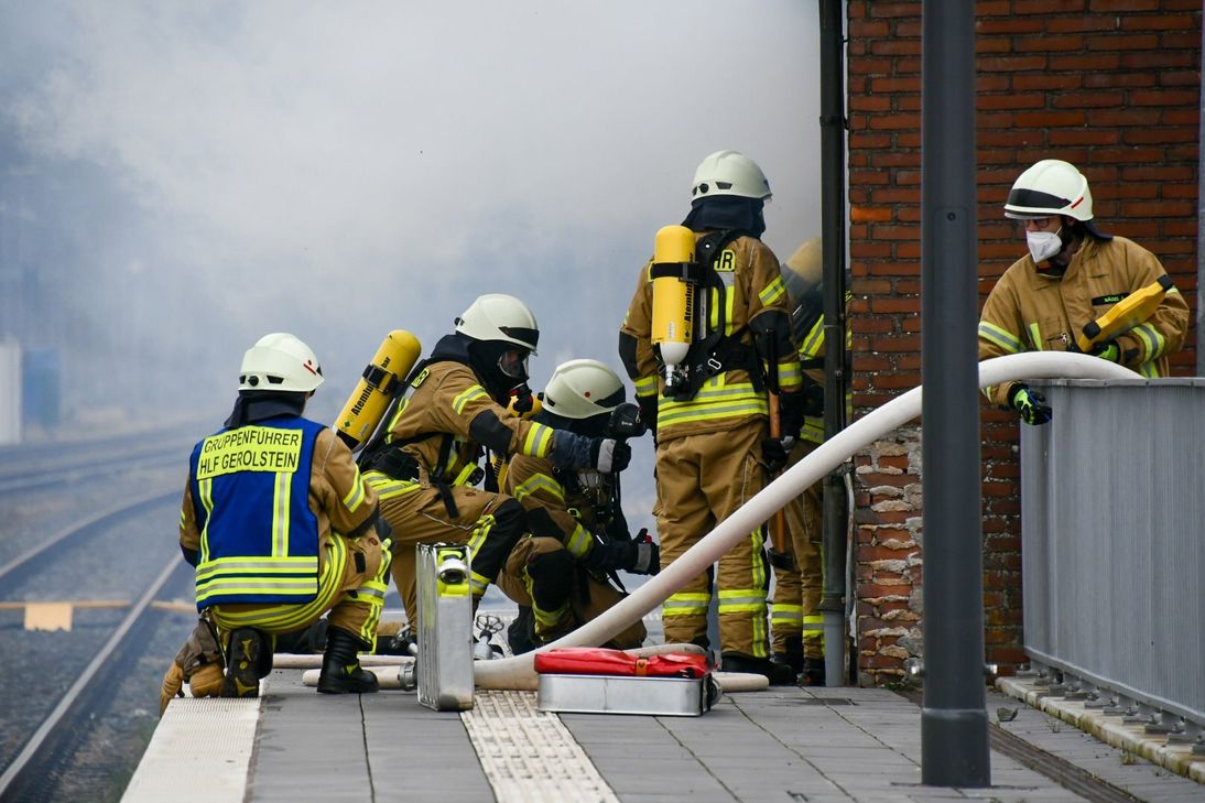 Die Feuerwehr ging schnell gegen die Flammen vor.