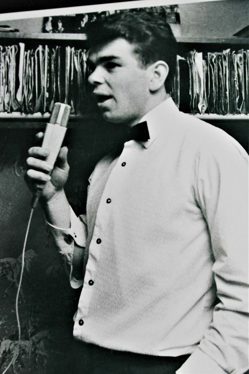 Wenn Helmut Helzle als DJ in der Disco heiße Scheiben auflegte, rockte und fetzte der Saal. Repro: Günther Sander