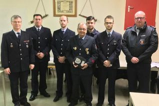 Das beigefügte Foto zeigt die beförderten und geehrten Feuerwehrangehörigen. Foto: FF